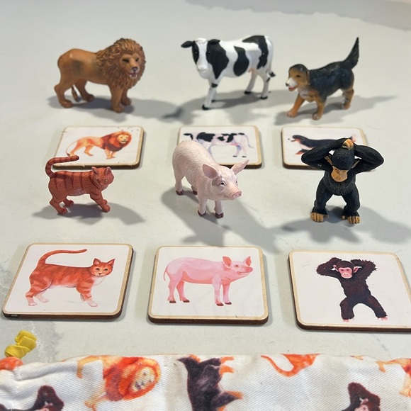 Lovevery Set of Animals and Wooden Cards - Picture 2 of 6